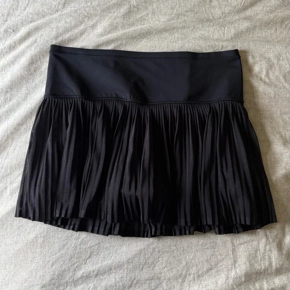 EUC Athleta A-Game Mini Skort 13.5” in Black - Picture 2 of 5